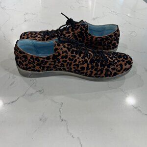 Cloud Footwear Women's Aika Fashion Sneaker Leopard print Size 41/10 US